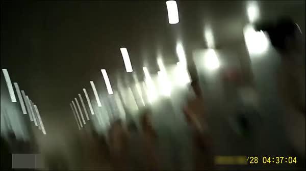 極品偷拍：身材各異的女性在公共浴室里的千姿百態